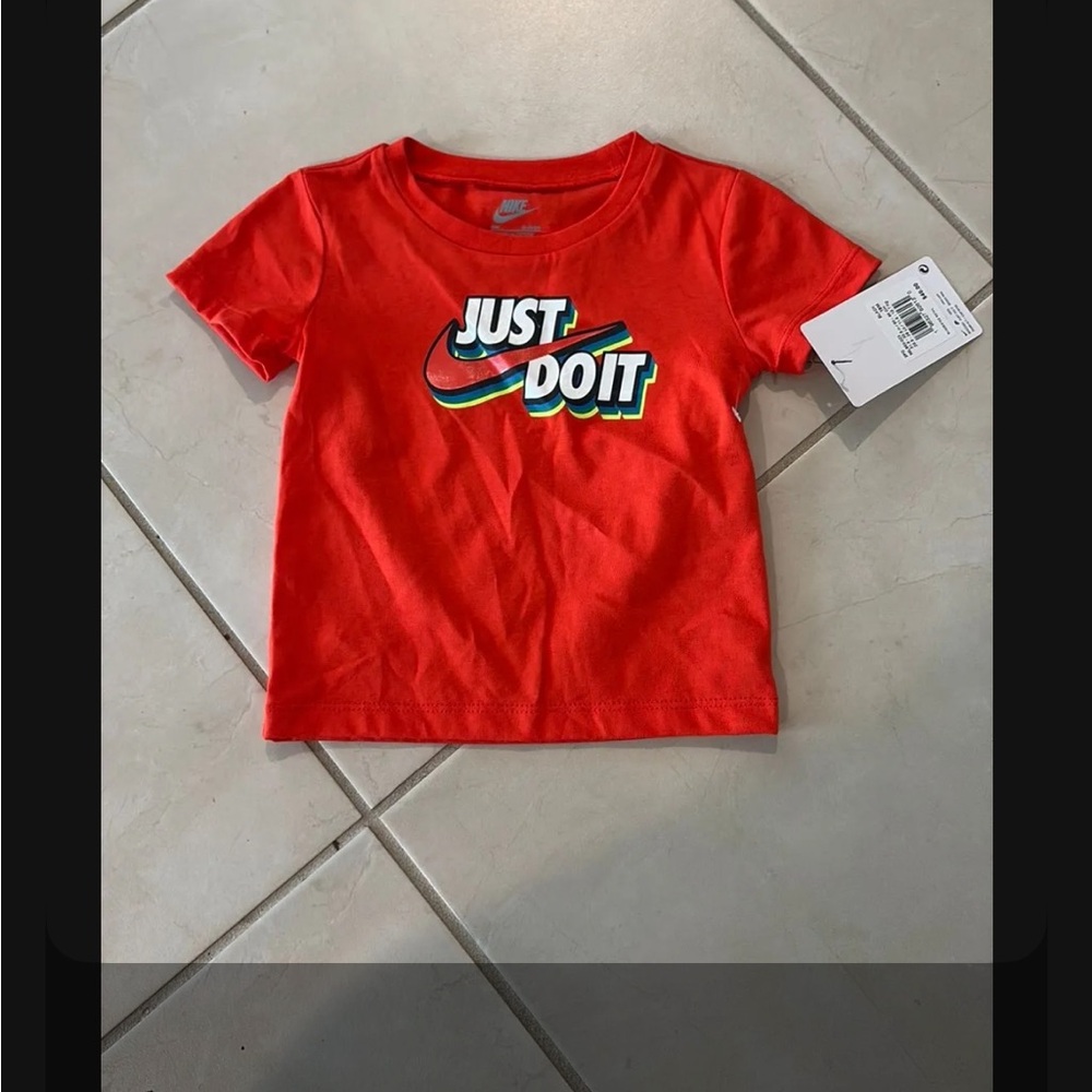 NWT Nike girls shirt sz 18months 1511